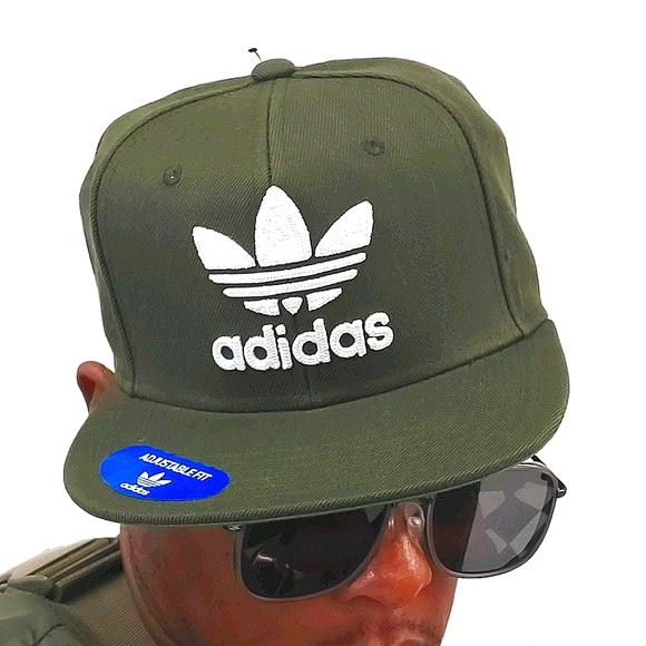 Adidas adjustable fit - Picture 3 of 3